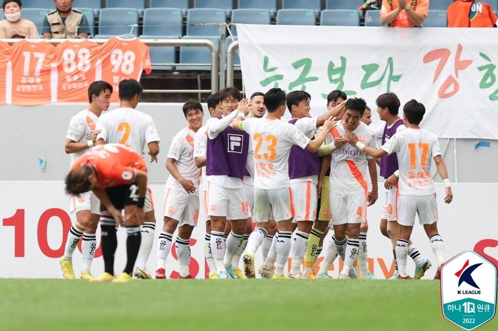 본문 이미지 - 강원FC(한국프로축구연맹 제공) 