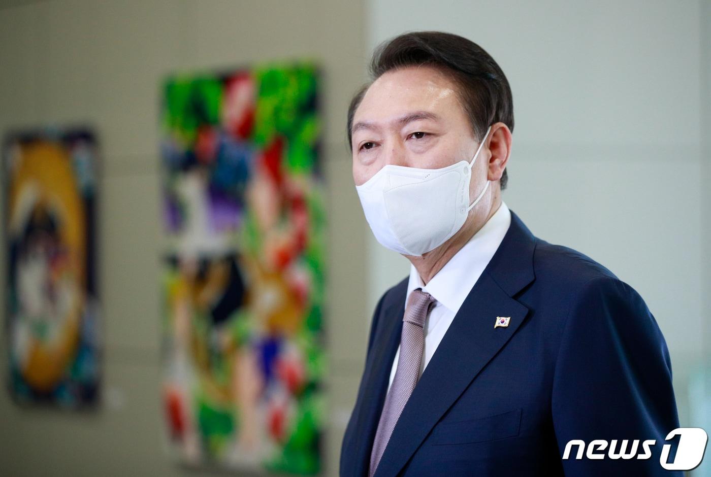 윤석열 대통령이 20일 오전 용산 대통령실에서 취재진과 출근길 문답을 하고 있다. 2022.10.20/뉴스1 ⓒ News1 안은나 기자