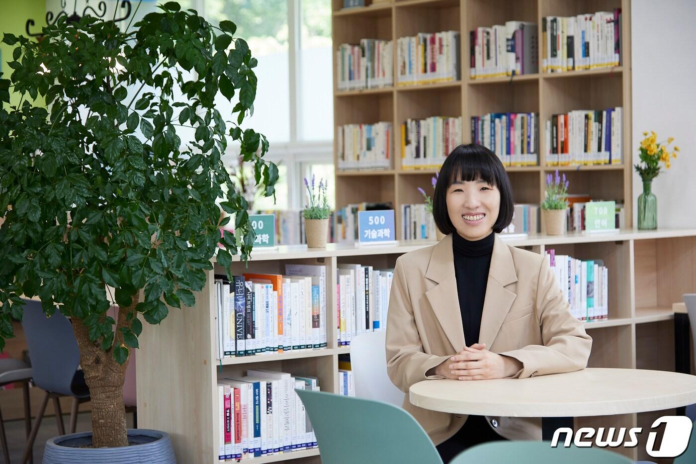 본문 이미지 - LH 햇볕뜰 작은도서관 사서로 근무했던 장이나씨. (한국토지주택공사 제공)