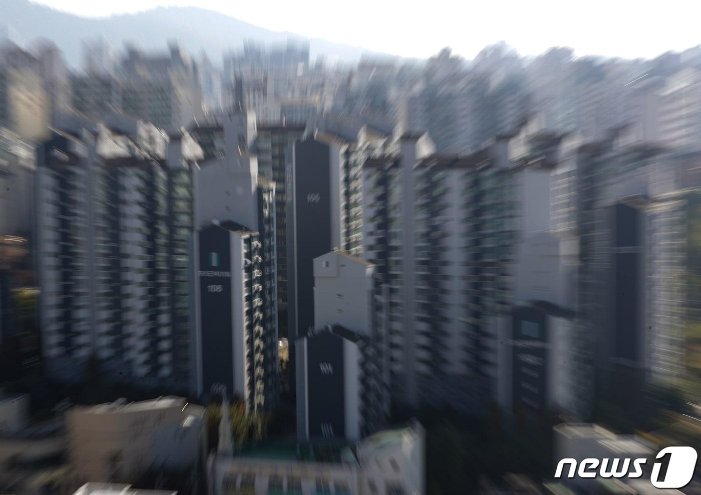 본문 이미지 - 사진은 이날 서울 마포구 아파트 단지의 모습. 2022.10.20 ⓒ 뉴스1 신웅수 기자