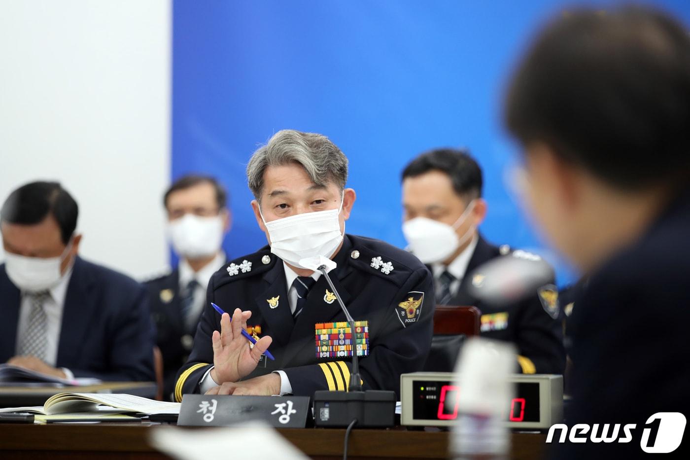 본문 이미지 - 임용환 광주경찰청장이 20일 오후 광주 광산구 광주경찰청에서 열린 국회 행정안전위원회 국정감사에서 감사위원의 질의에 답변하고 있다. 2022.10.20/뉴스1 ⓒ News1 정다움 기자