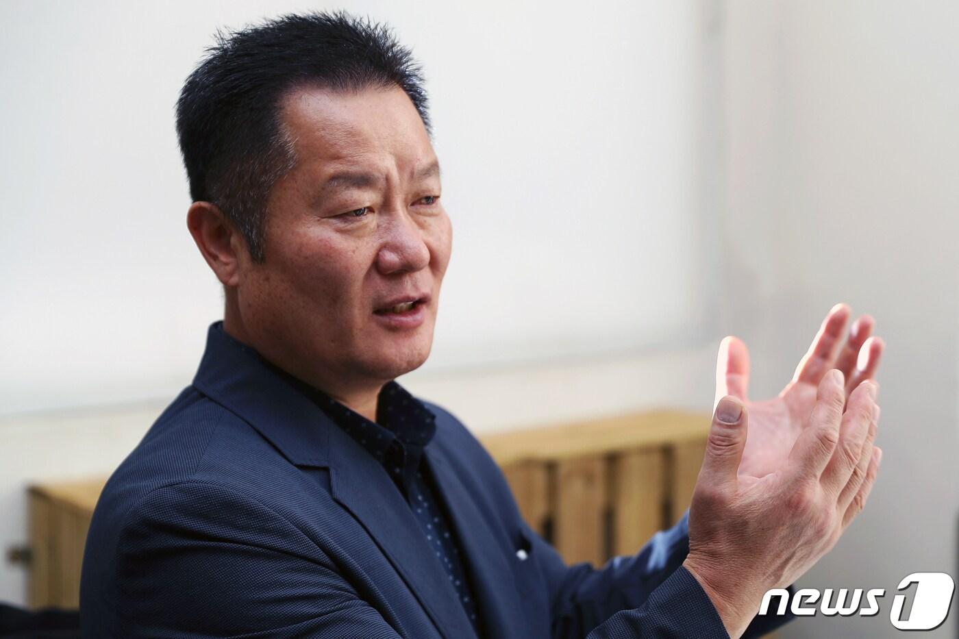 본문 이미지 - 민용석 용산경찰서 마약범죄수사팀장(58·경감)이 20일 서울 용산경찰서에서 뉴스1과 인터뷰를 하고 있다. 2022.10.20/뉴스1 ⓒ News1 민경석 기자