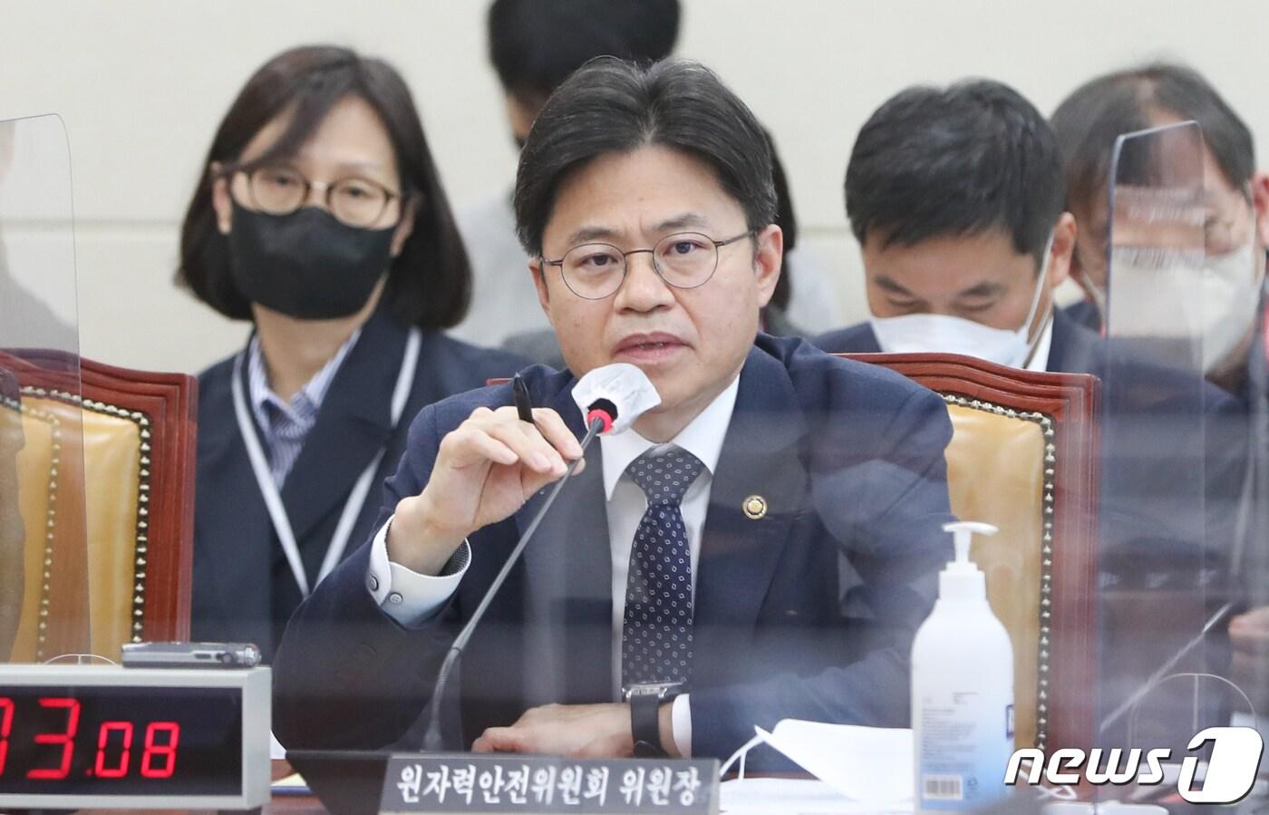 본문 이미지 - 유국희 원자력안전위원장이 21일 서울 여의도 국회에서 열린 과학기술정보방송통신위원회의 원자력안전위원회 등에 대한 종합감사에서 의원들의 질의에 답하고 있다. 2022.10.21/뉴스1 ⓒ News1 허경 기자