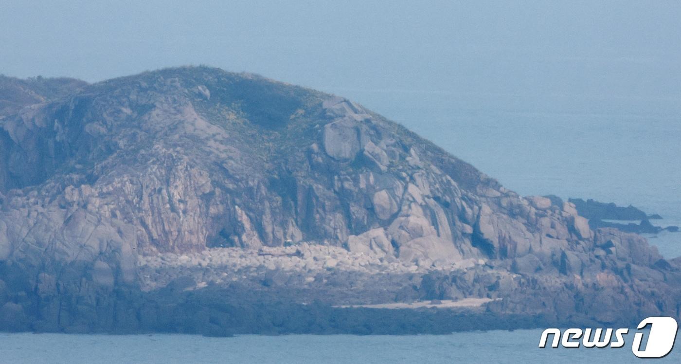 본문 이미지 - 인천 옹진군 대연평도에서 바라본 북한 석도. 2022.10.22/뉴스1 ⓒ News1 장수영 기자