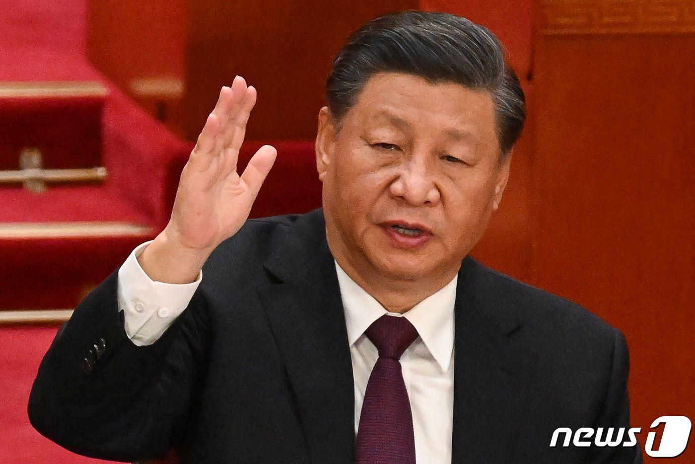 본문 이미지 - 시진핑 중국 국가주석이 22일 (현지시간) 3연임을 사실상 확정한 베이징 인민 대회당에서 열린 중국 공산당 20차 당 대회서 폐막식에 참석을 하고 있다. ⓒ AFP=뉴스1 ⓒ News1 우동명 기자