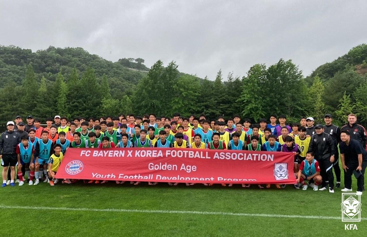 본문 이미지 - 지난 6월 바이에른 뮌헨 관계자 참관하 열린 골든 에이지 프로그램 (대한축구협회 제공)