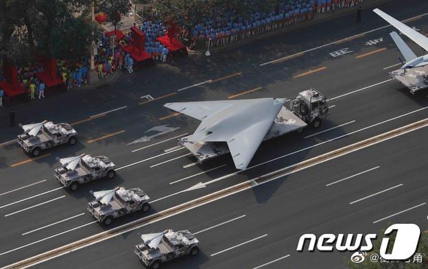 본문 이미지 - 스텔스 기능을 가진 중국의 최첨단 무인 무장 정찰기 GJ-11(웨이보 갈무리)