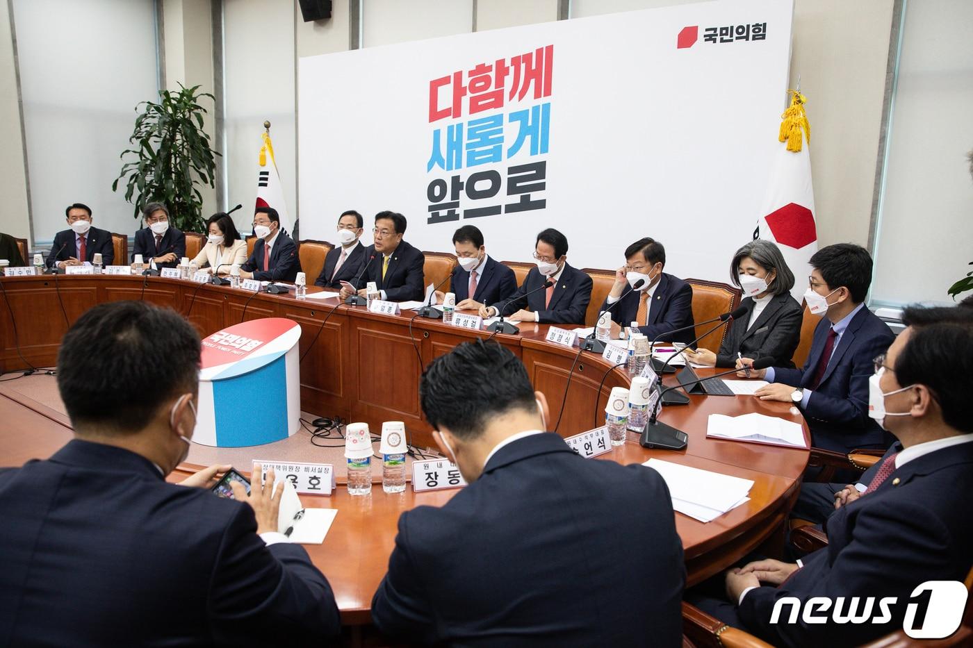 정진석 국민의힘 비상대책위원장이 24일 서울 여의도 국회에서 열린 비상대책위원회의에서 모두 발언을 하고 있다. 2022.10.24/뉴스1 ⓒ News1 유승관 기자