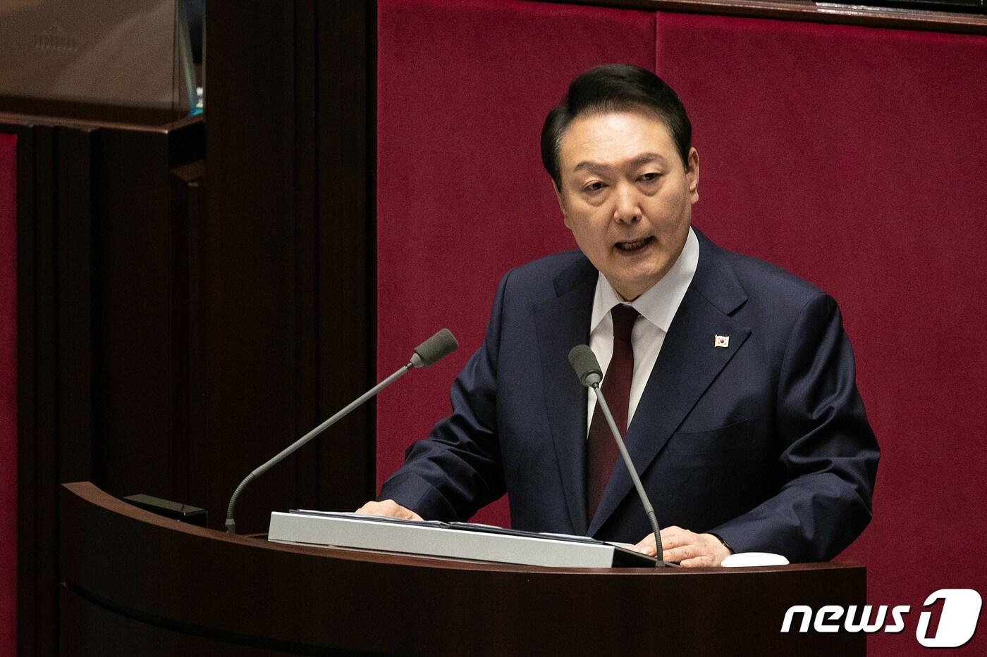 본문 이미지 - 윤석열 대통령이 25일 서울 여의도 국회 본회의장에서 2023년도 예산안 및 기금운용계획안에 대한 시정연설을 하고 있다. (공동취재) 2022.10.25/뉴스1 ⓒ News1 유승관 기자