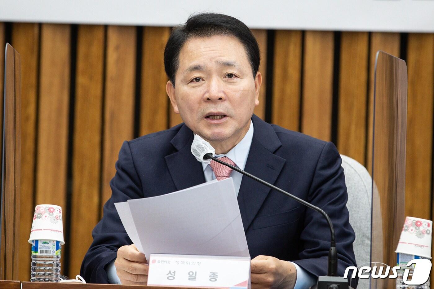 본문 이미지 - 성일종 국민의힘 정책위의장이 26일 서울 여의도 국회에서 열린 마약류 관리 종합대책 관련 당정협의회에서 모두 발언을 하고 있다. 2022.10.26/뉴스1 ⓒ News1 유승관 기자