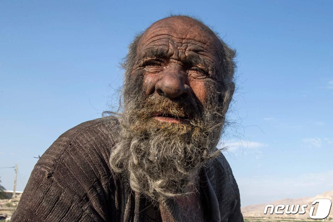67년간 씻지 않은 이란의 아무 하지(94)가 세상을 떠났다. ⓒ AFP=뉴스1