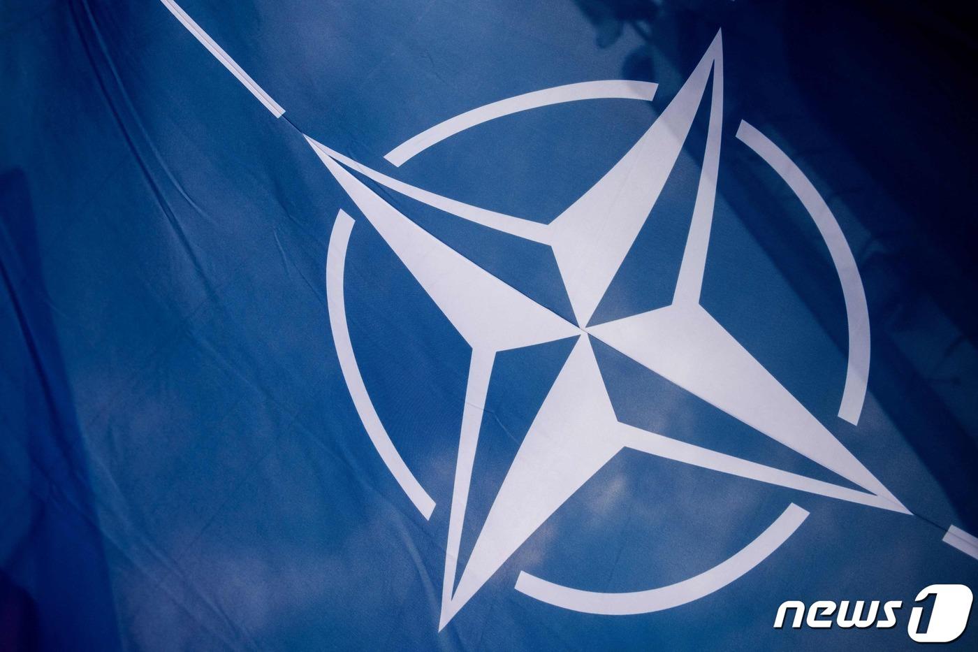 본문 이미지 - 북대서양조약기구(NATO·나토) 깃발. ⓒ 뉴스1 ⓒ AFP=뉴스1