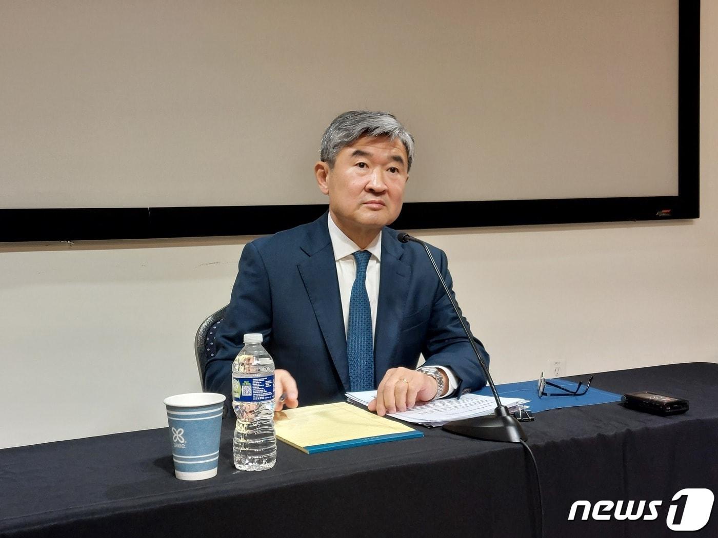 본문 이미지 - 조태용 주미한국대사가 27일(현지시간) 워싱턴DC 한국문화원에서 특파원 간담회를 갖고 있다.