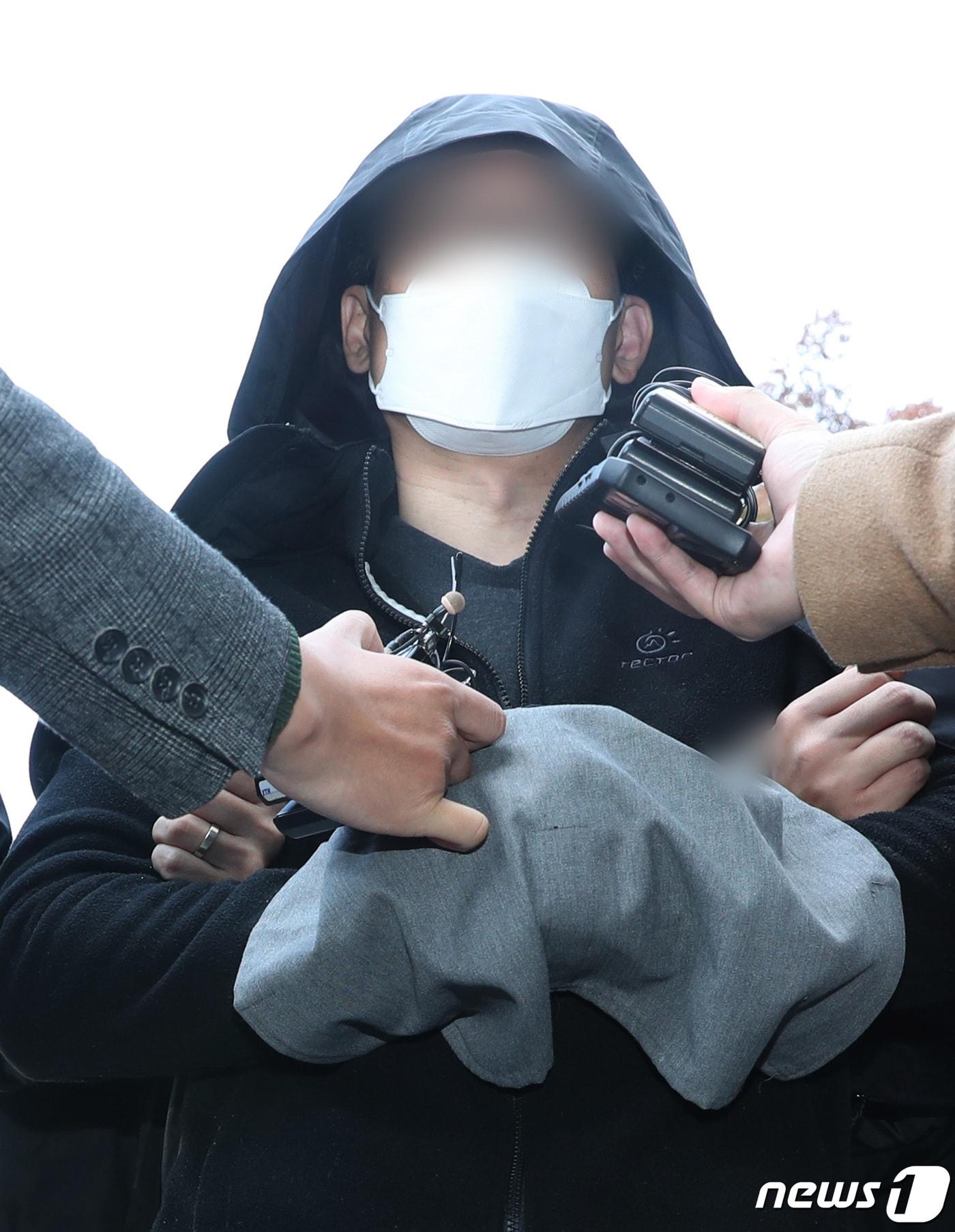 본문 이미지 - 아내와 두 아들을 살해한 혐의로 기소된 고모씨. /뉴스1