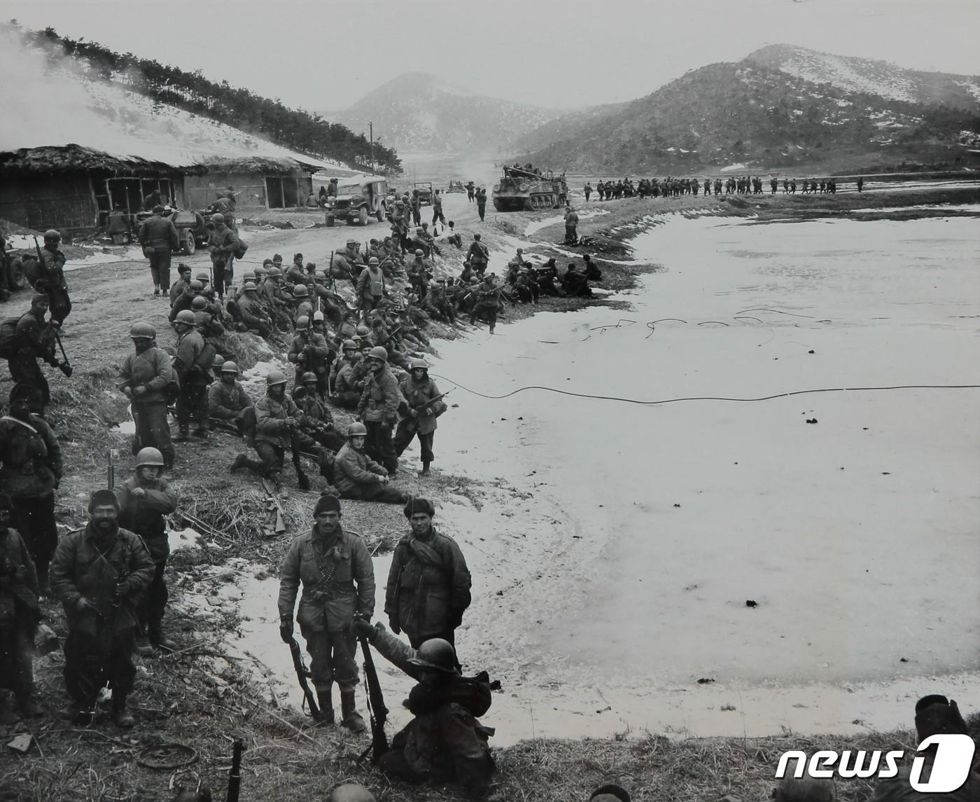 본문 이미지 - 6·25전쟁 당시 이동 중인 튀르키예군 모습.(유엔평화기념관 제공)