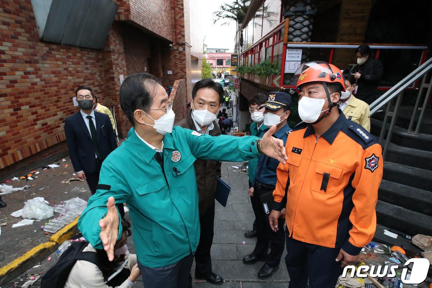 이태원 참사 현장 찾은 한 총리…
