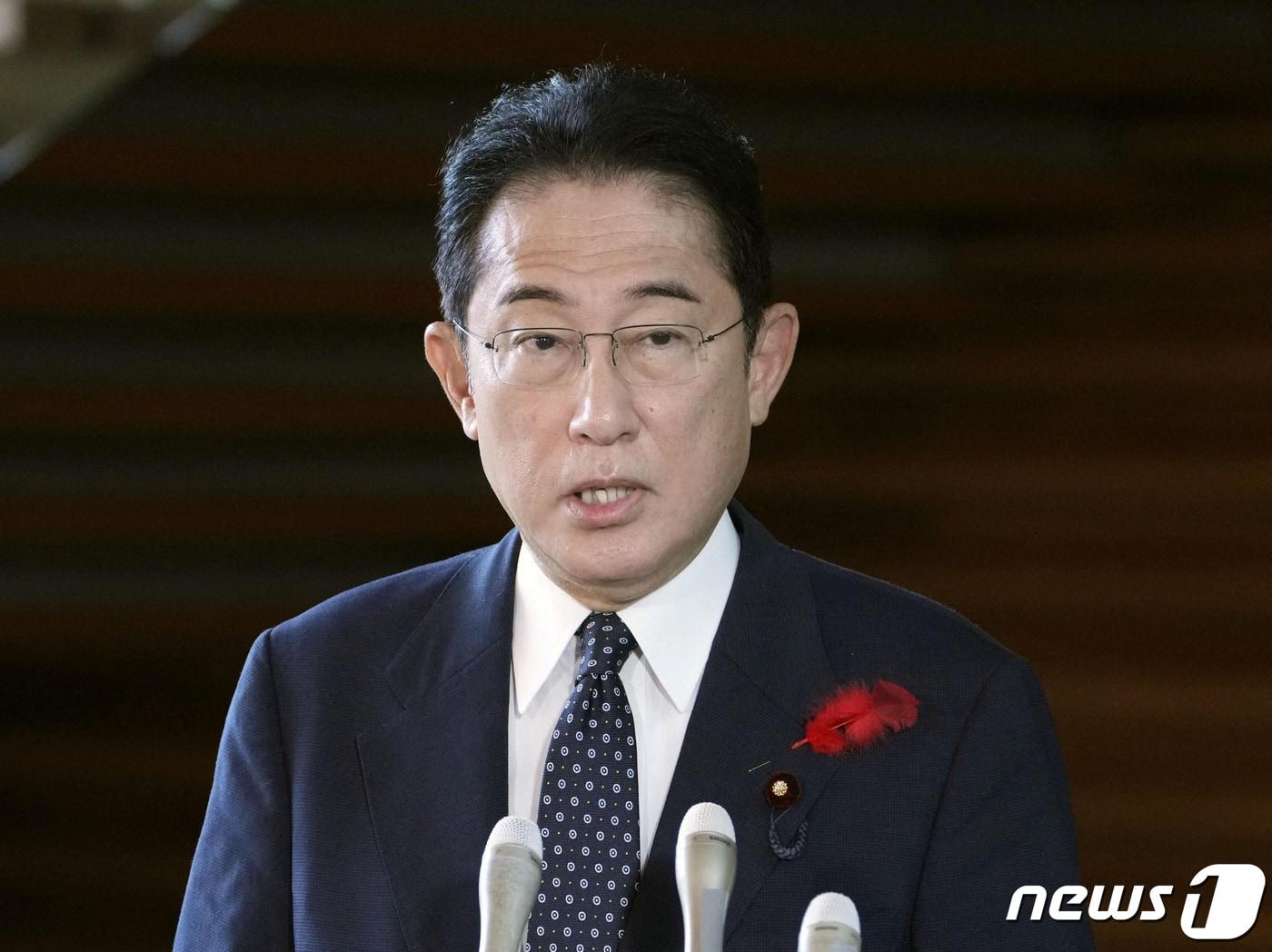 본문 이미지 - 4일 북한이 발사한 중거리 탄도미사일이 일본 영공을 통과하자 기시다 후미오 일본 총리가 도쿄 관저에서 긴급 기자회견을 하고 있다. ⓒ 로이터=뉴스1 ⓒ News1 김성식 기자