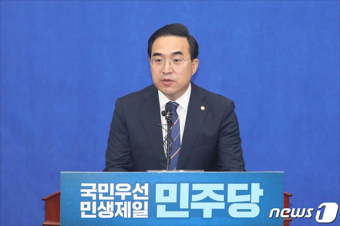 본문 이미지 - 박홍근 더불어민주당 원내대표가 4일 서울 여의도 국회에서 열린 의원총회에서 모두 발언을 하고 있다. (공동취재) 2022.10.4/뉴스1 ⓒ News1 유승관 기자