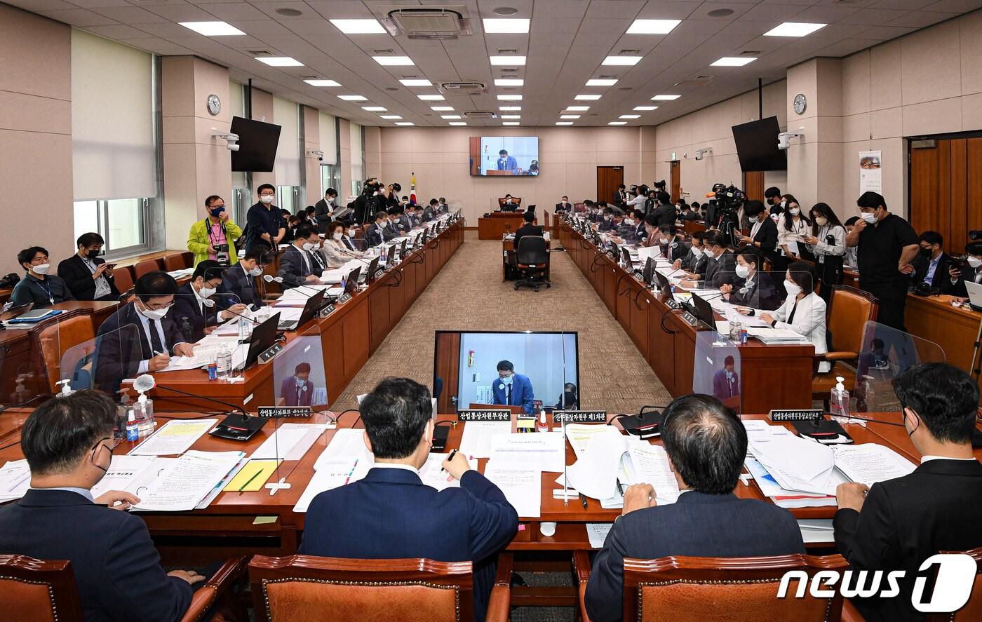 본문 이미지 - 4일 서울 여의도 국회에서 산업통상자원중소벤처기업위원회의 산업통상자원부에 대한 국정감사가 열리고 있다. (공동취재) 2022.10.4/뉴스1 ⓒ News1 유승관 기자