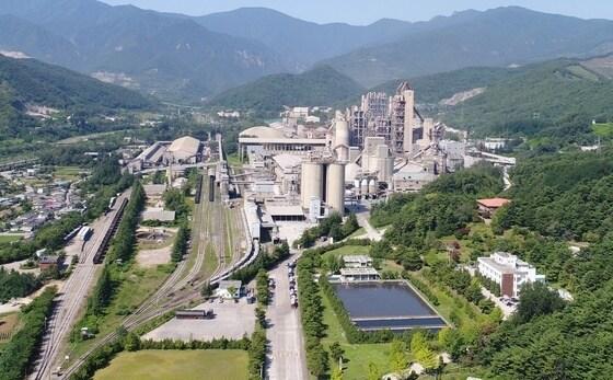 본문 이미지 - 쌍용C&E 동해공장.(쌍용C&E 제공)