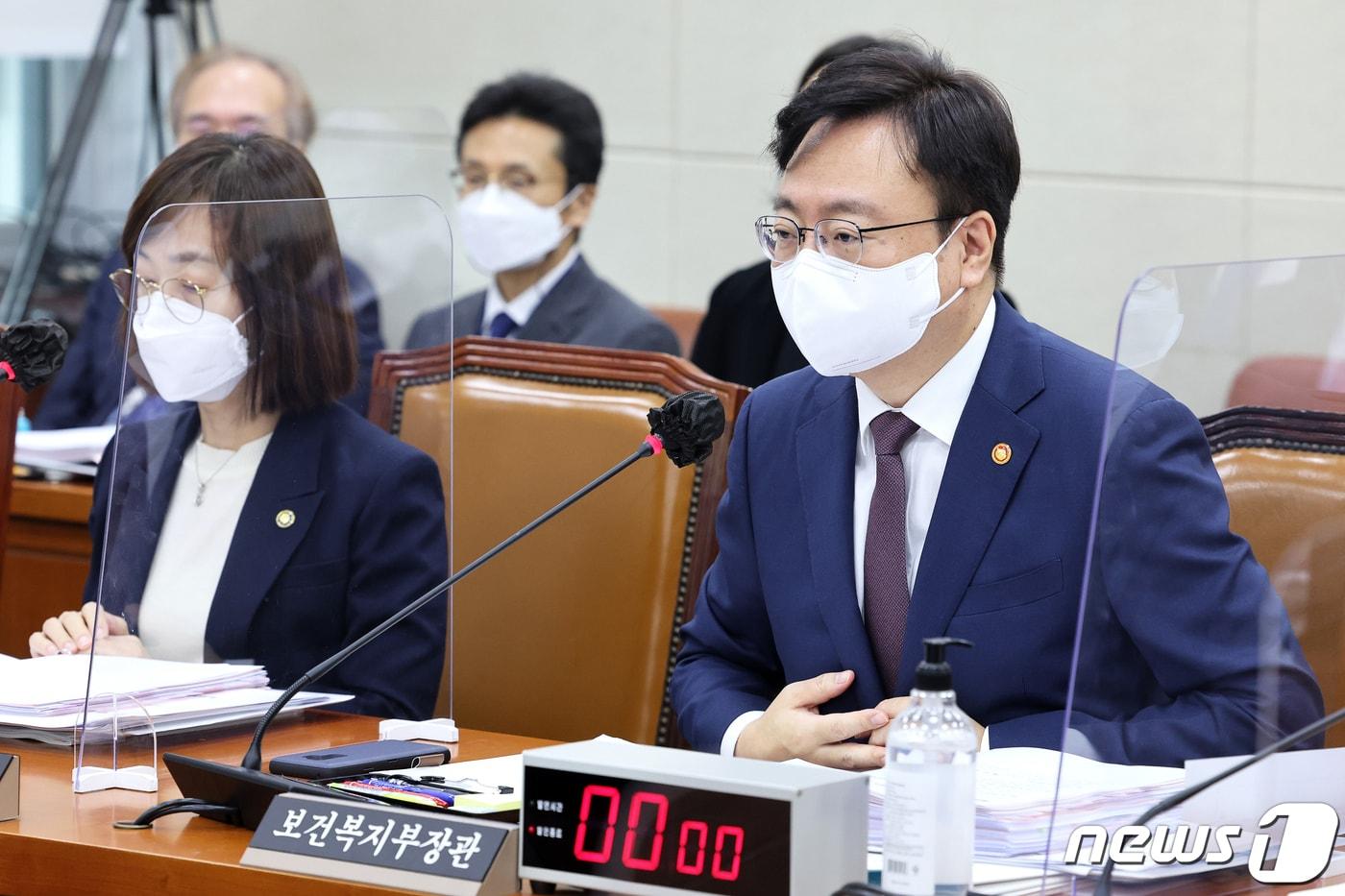 본문 이미지 - 조규홍 보건복지부 장관이 5일 국회에서 열린 보건복지위원회 국정감사에서 발언하고 있다. (공동취재) 2022.10.5/뉴스1 ⓒ News1 허경 기자