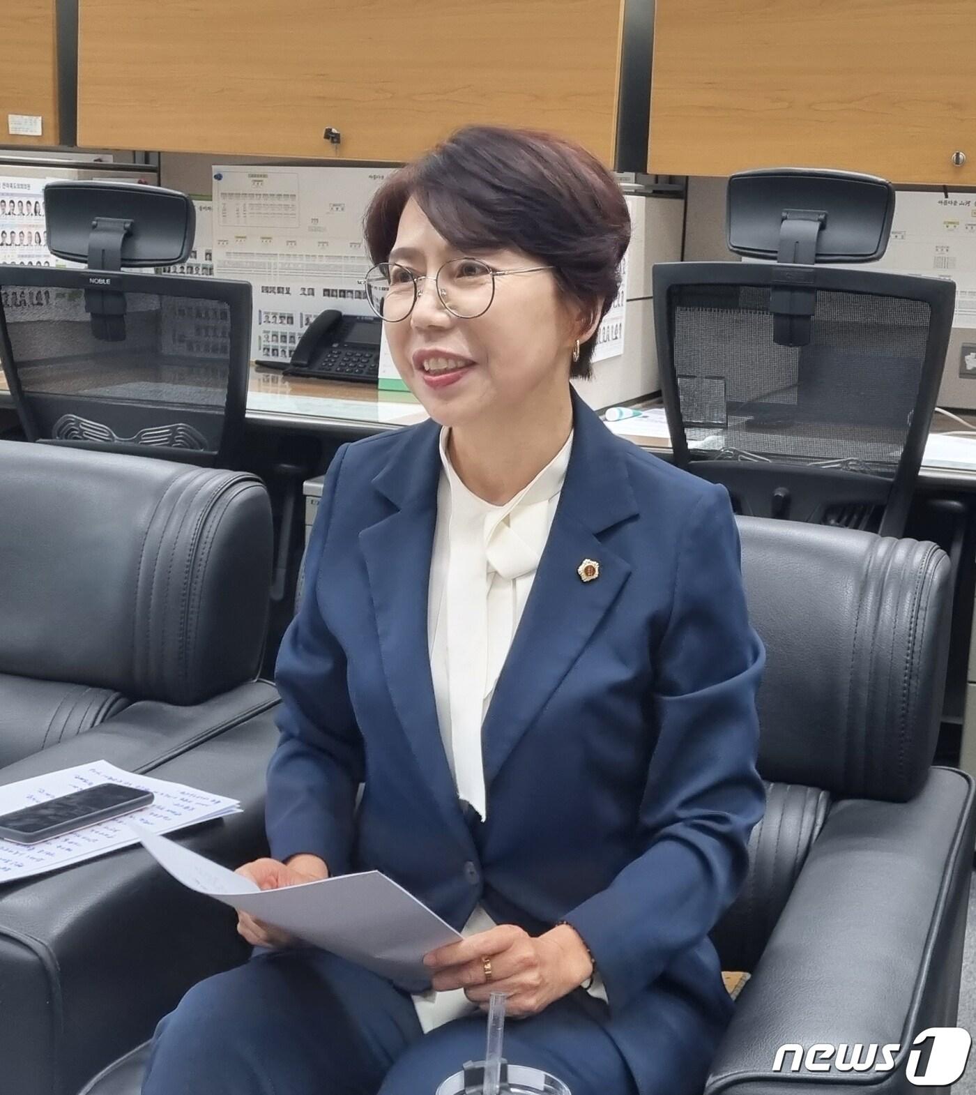 본문 이미지 - 5일 국주영은 전북도의장이 전북도의회 브리핑룸을 방문해 간담회를 갖고 있다.2022.10.5/뉴스1 ⓒ News1 김동규 기자