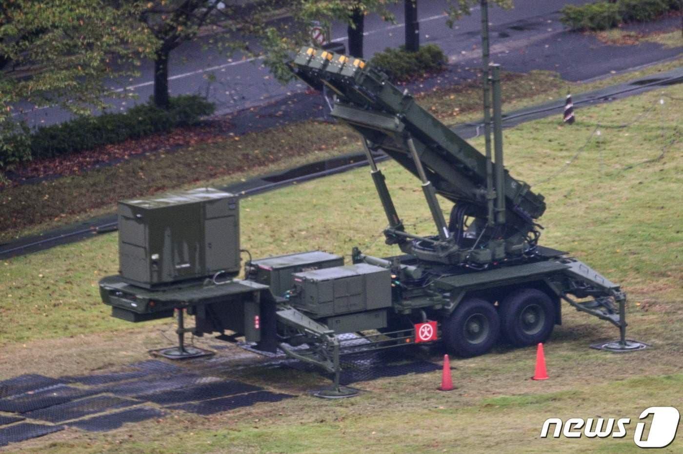 본문 이미지 - 지난해 10월 도쿄 방위성 앞에 공군 자위대의 신형 패트리엇 미사일이 설치되어 있는 모습이다. 2022.10.16. ⓒ AFP=뉴스1 ⓒ News1 우동명 기자