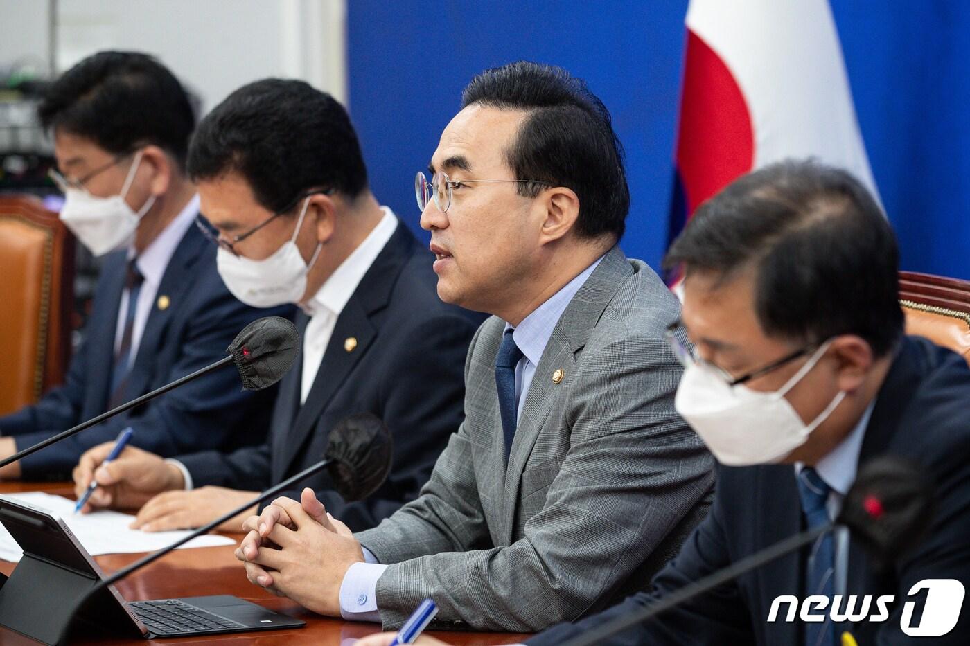 본문 이미지 - 박홍근 더불어민주당 원내대표가 6일 서울 여의도 국회에서 열린 국정감사대책회의에서 모두 발언을 하고 있다./뉴스1 ⓒ News1 유승관 기자