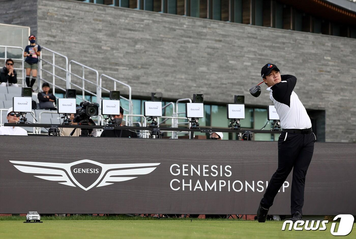 김민규가 6일 인천 연수구 잭니클라우스 골프클럽에서 열린 한국프로골프(KPGA) 코리안투어 ‘제네시스 챔피언십’ 1라운드에서 1번홀 드라이버 티샷을 치고 있다. (KPGA 제공) 2022.10.6/뉴스1