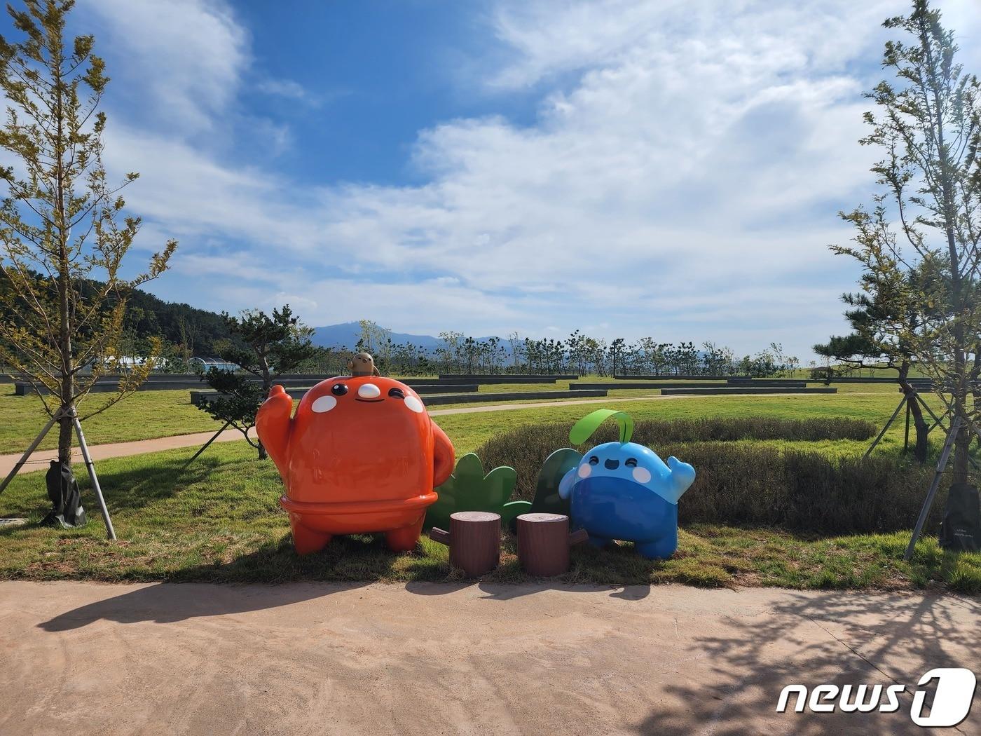 본문 이미지 -  국립공원공단 새만금환경생태단지관리단은 새만금환경생태단지 비전과 상징성을 담은 캐릭터를 개발했다고 6일 밝혔다. (새만금환경생태관리단 제공)2022.10.6/뉴스1