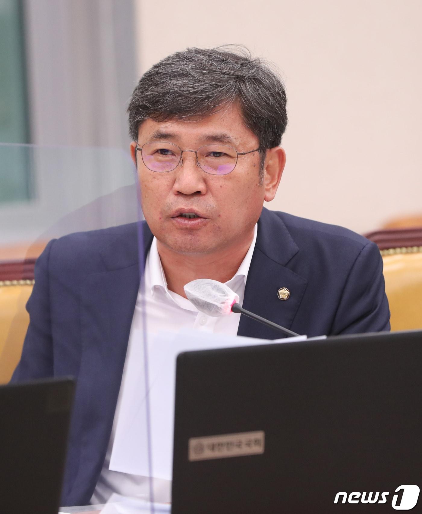 본문 이미지 - 조오섭 더불어민주당 의원이 지난해 10월6일 서울 여의도 국회에서 열린 국토교통위원회의 국토교통부 등에 대한 국정감사에서 질의하고 있다. 2022.10.6/뉴스1 ⓒ News1 허경 기자