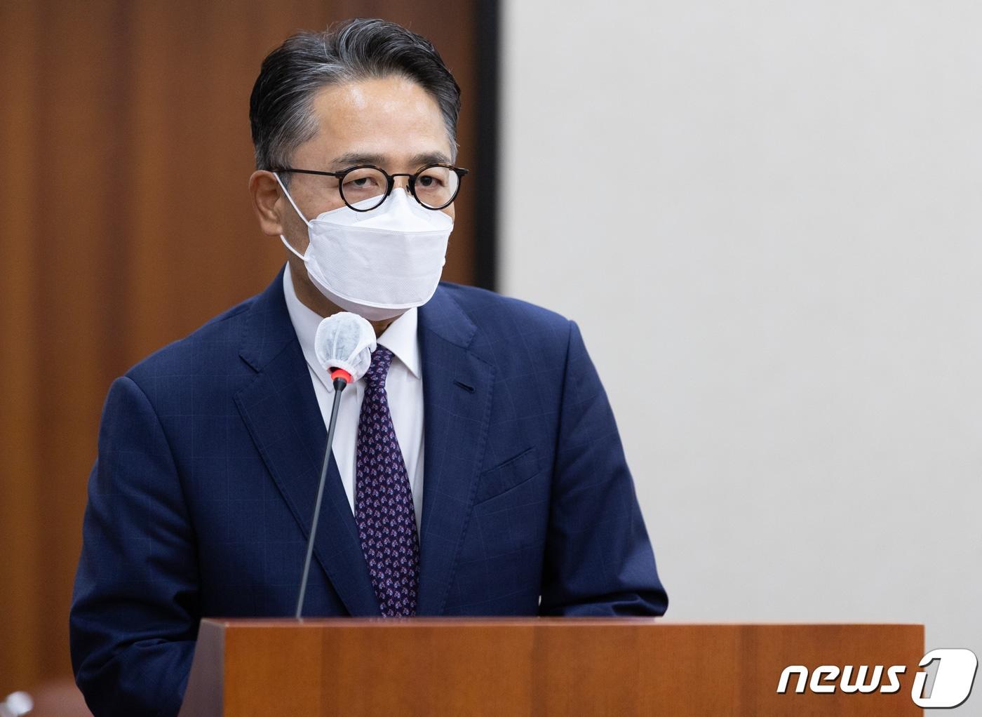 본문 이미지 - 임영록 신세계프라퍼티 대표이사 서울 여의도 국회에서 열린 산업통상자원중소벤처기업위원회 국정감사에서 증인으로 출석, 의원 질의에 답변하고 있다. 2022.10.6/뉴스1 ⓒ News1 이재명 기자