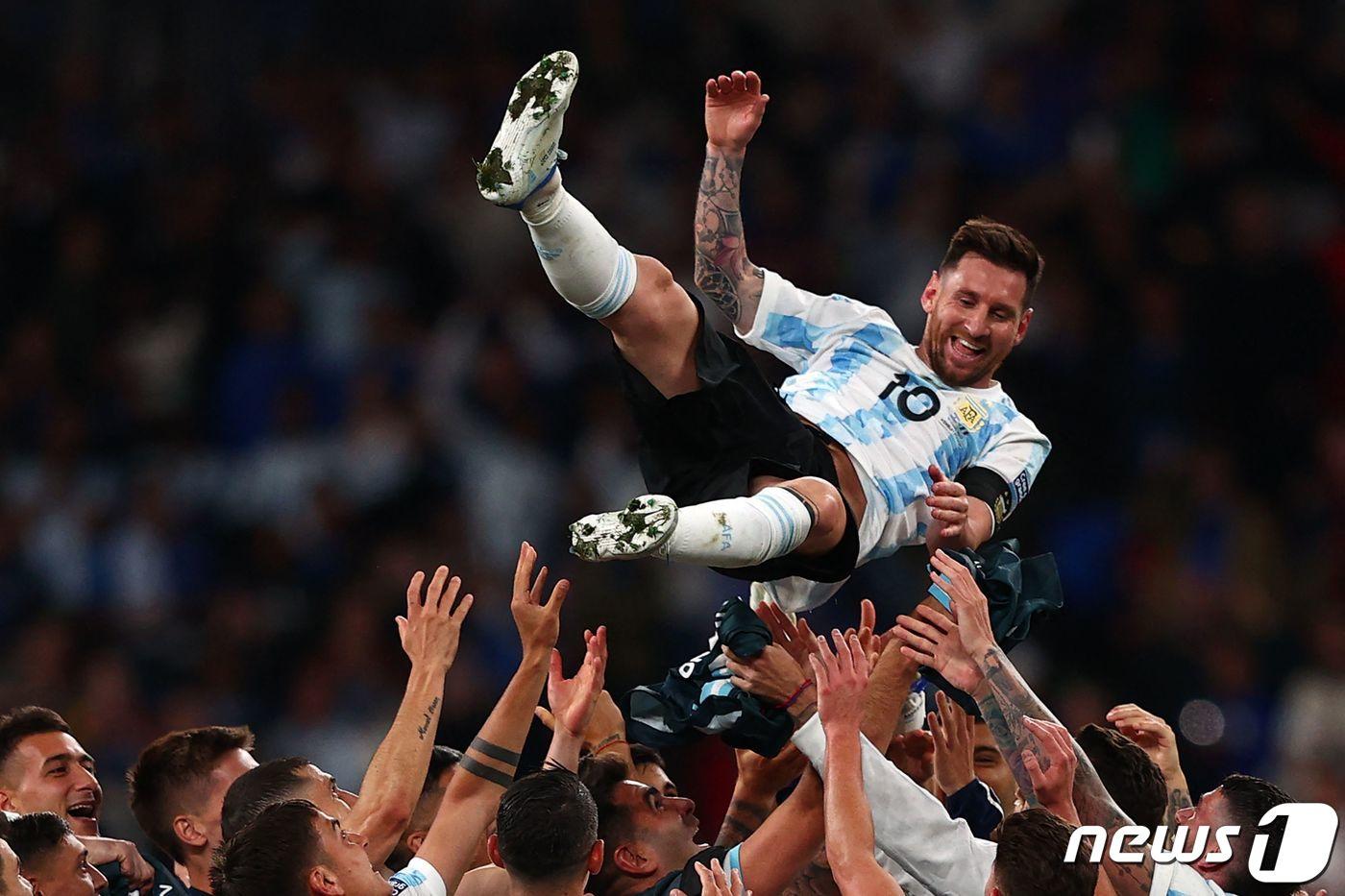 본문 이미지 - 지난해 코파아메리카 우승을 차지했던 메시. ⓒ AFP=뉴스1