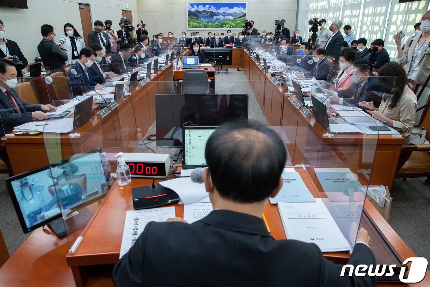 본문 이미지 - 7일 오전 서울 여의도 국회에서 외교통일위원회의 통일부·북한이탈주민지원재단·남북교류지원협회·민주평화통일자문회의사무처에 대한 국정감사가 진행되고 있다. 2022.10.7/뉴스1 ⓒ News1 이재명 기자