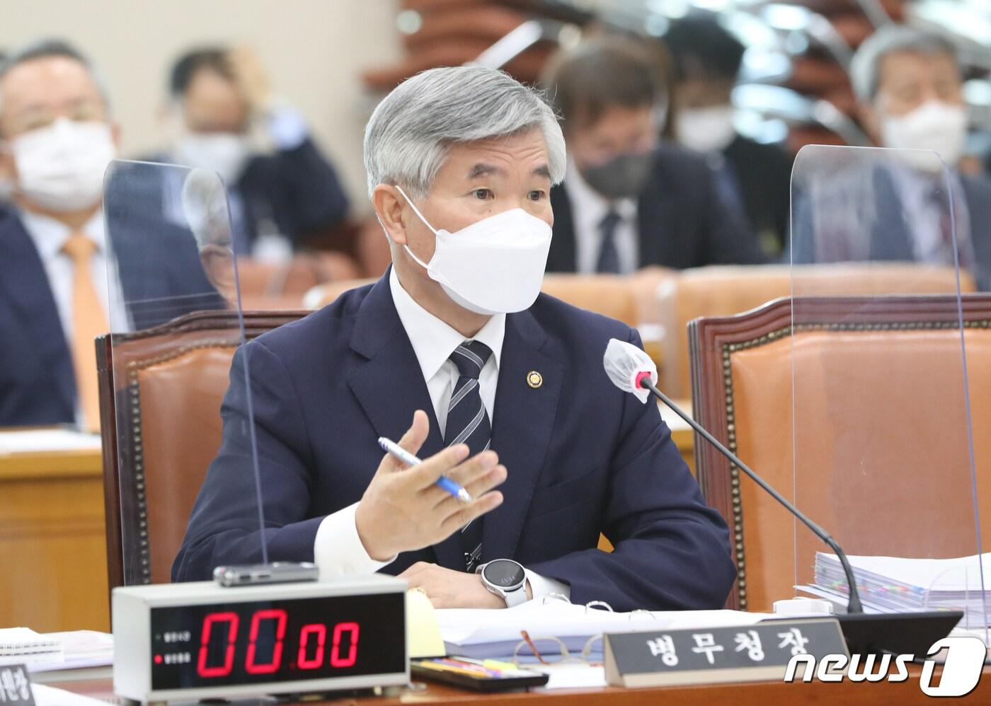 본문 이미지 - 이기식 병무청장이 7일 국회 국방위원회의 병무청 국정감사에서 의원들의 질의에 답하고 있다. 2022.10.7/뉴스1 ⓒ News1 허경 기자
