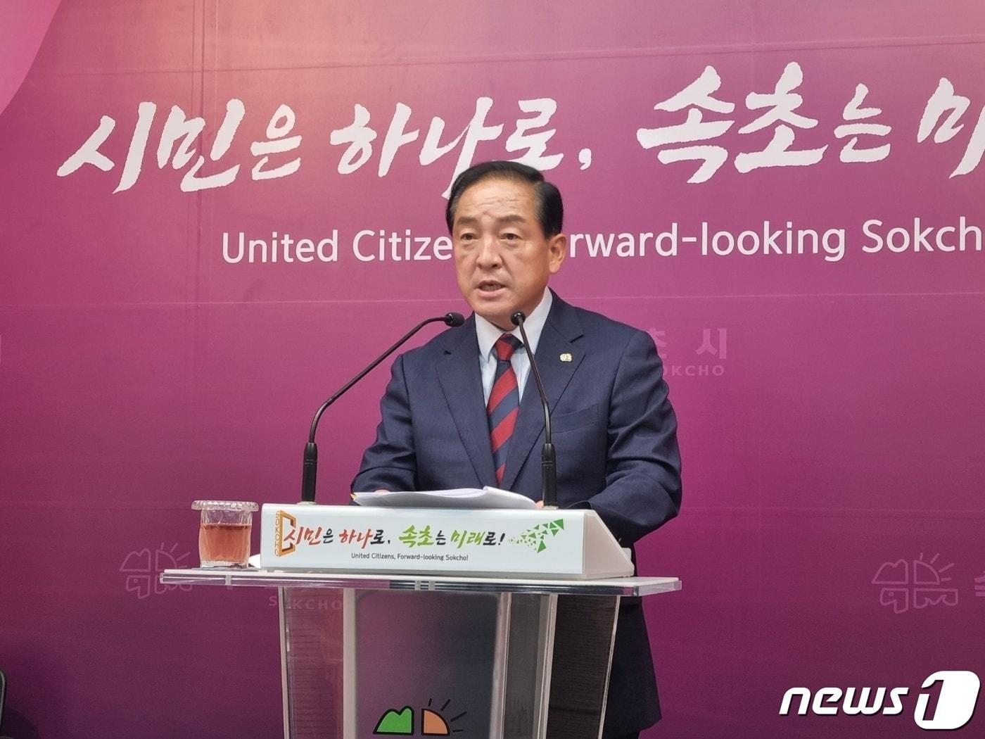 본문 이미지 - 이병선 속초시장.(뉴스1 DB) ⓒ News1 윤왕근 기자