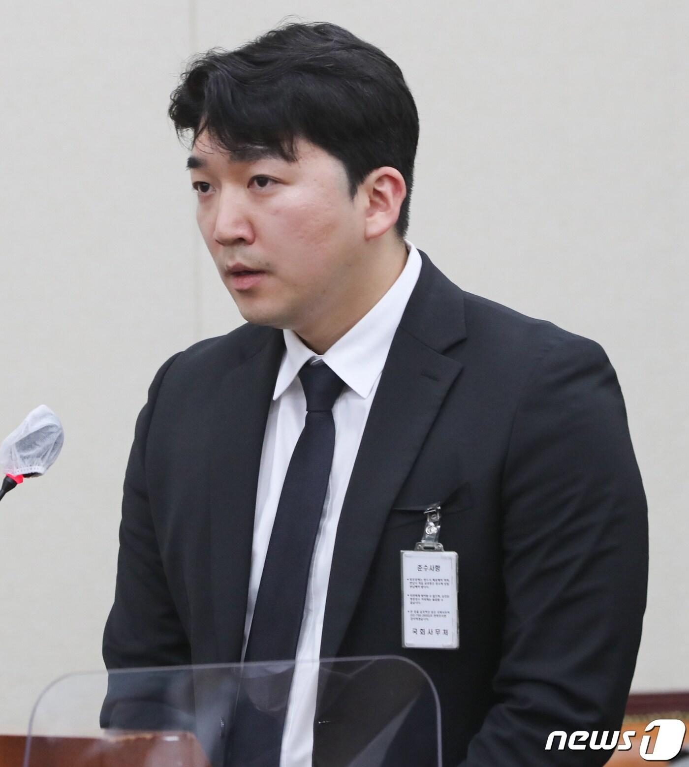 본문 이미지 - 최형록 발란 대표가 7일 서울 여의도 국회에서 열린 정무위원회의 공정거래위원회, 한국소비자원, 한국공정거래조정원에 대한 국정감사에 증인으로 출석해 의원 질의에 답하고 있다. 2022.10.7/뉴스1 ⓒ News1 허경 기자