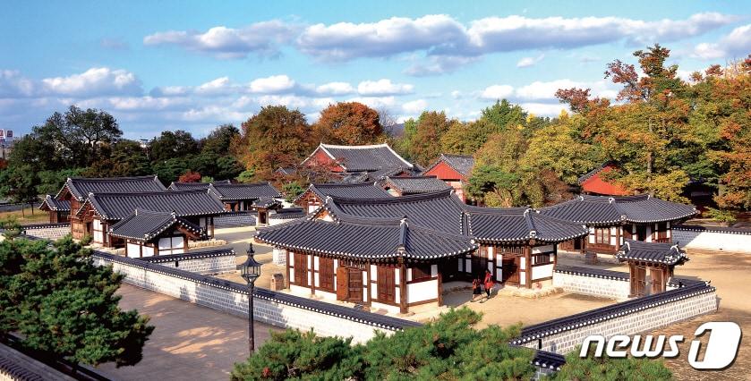 본문 이미지 - 전주 경기전 서편 모습. 경기전은 조선왕조를 연 태조의 초상화, 즉 어진을 봉안하고, 제사를 지내기 위해 태종 10년(1410년) 지어진 건물이다.(전주시 제공)/뉴스1
