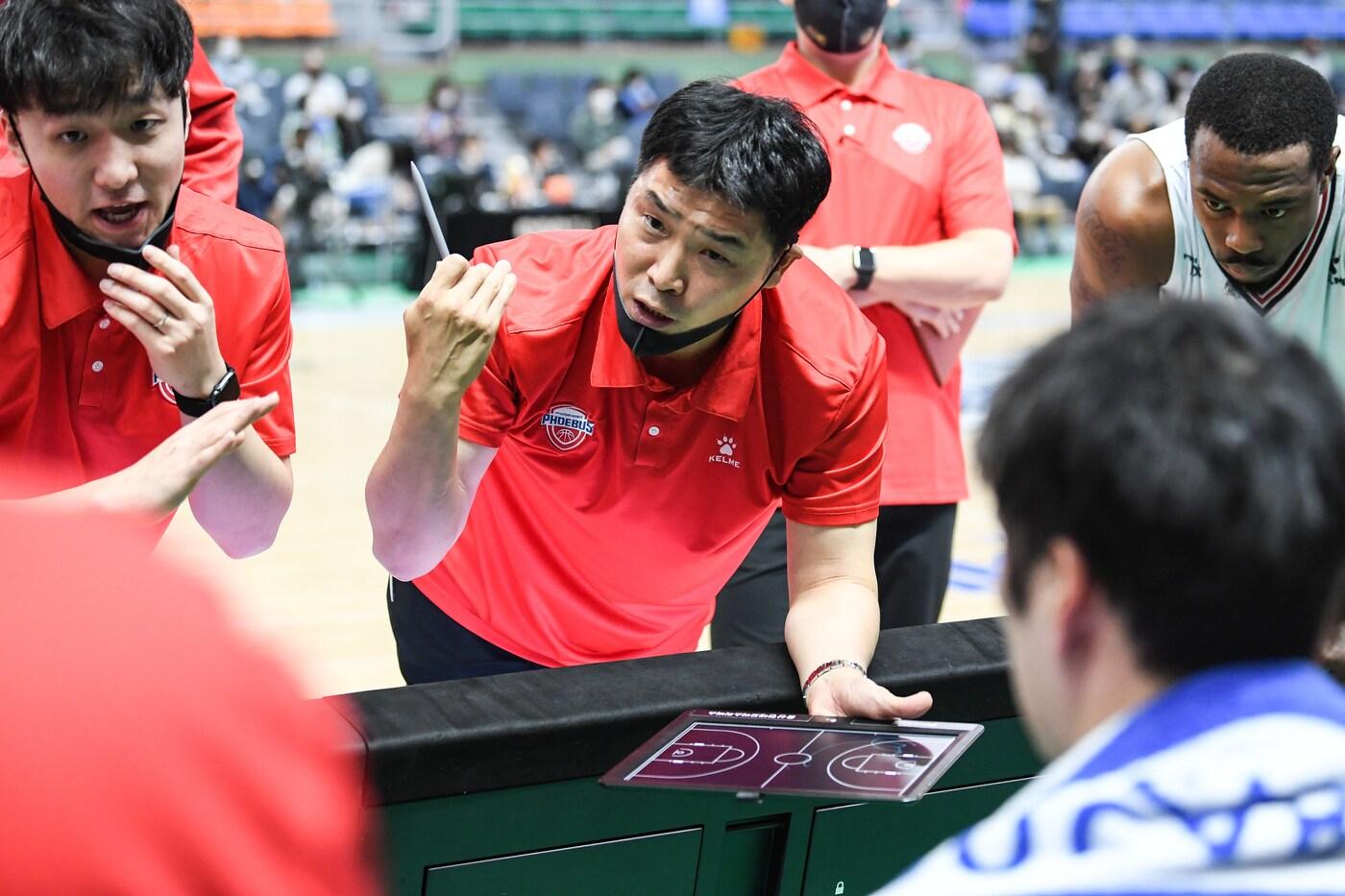 본문 이미지 - 조동현 울산 현대모비스 감독.(KBL 제공)