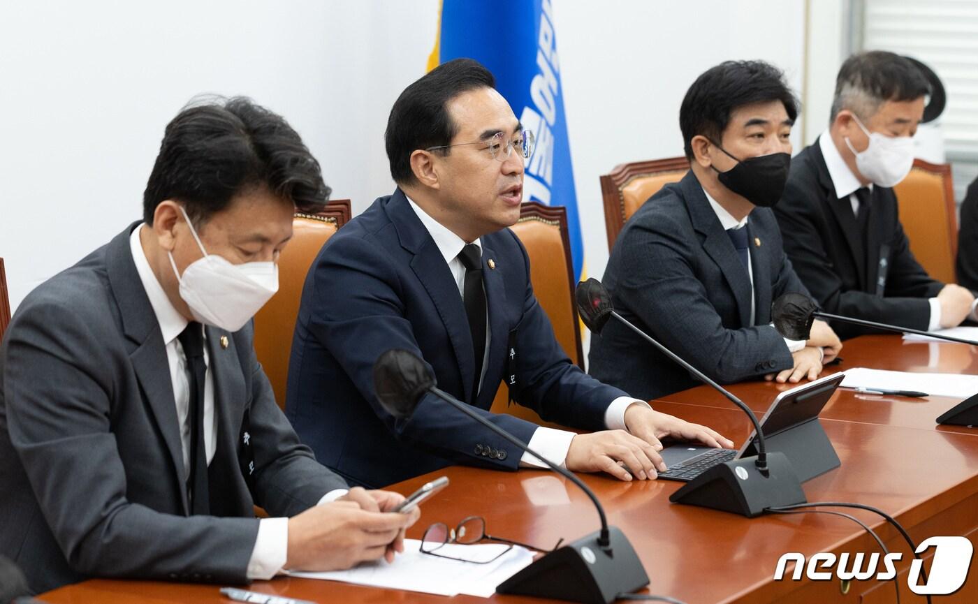본문 이미지 - 박홍근 더불어민주당 원내대표가 1일 오전 서울 여의도 국회에서 열린 원내대책회의에서 발언을 하고 있다. 2022.11.1/뉴스1 ⓒ News1 이재명 기자