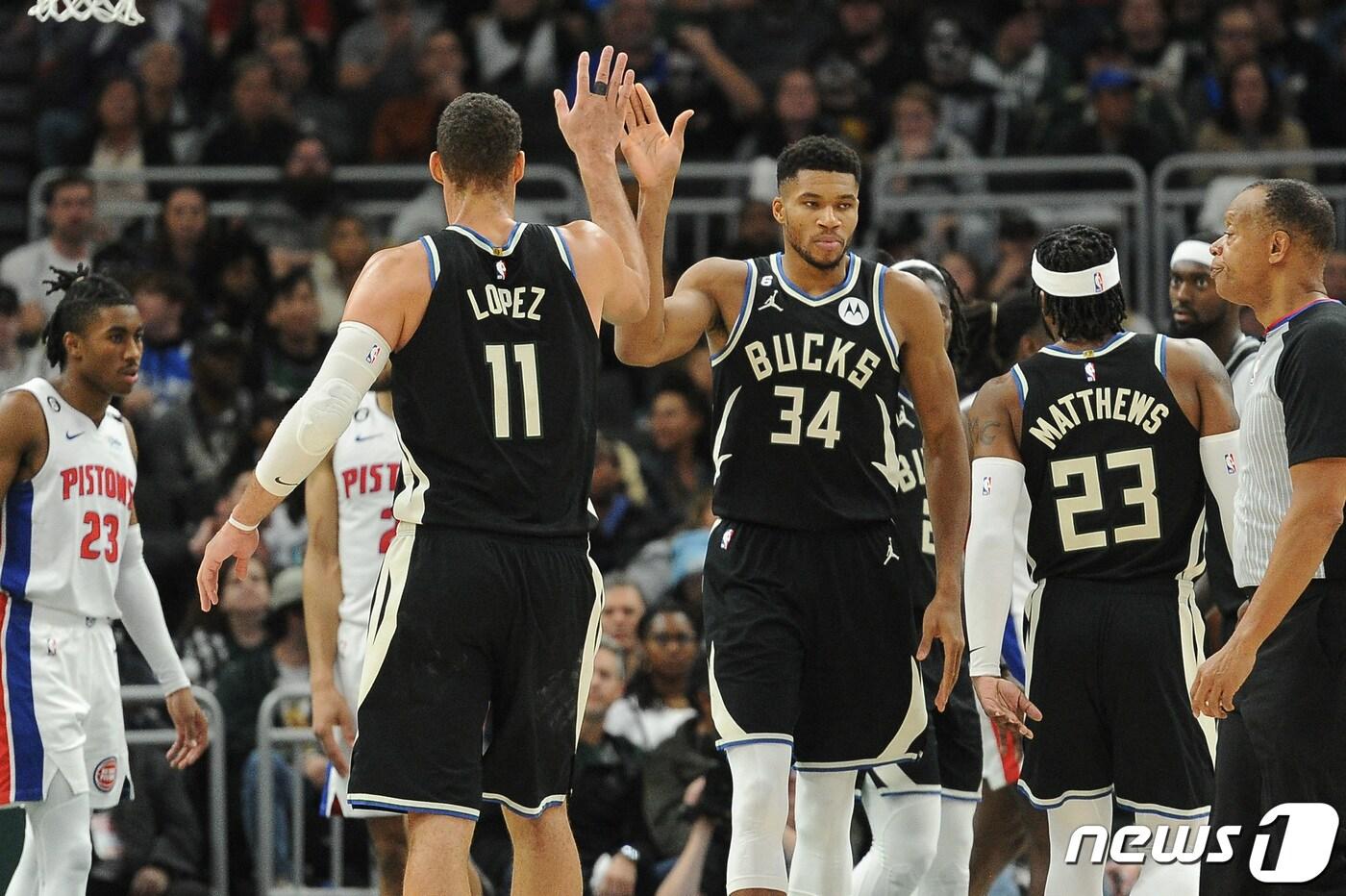 밀워키 벅스가 1일(한국시간) 디트로이트 피스턴스를 제압하고 개막 후 6연승을 질주했다. ⓒ 로이터=뉴스1