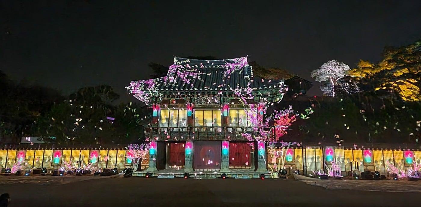 함양 남계서원 세계유산 미디어아트가 31일 간의 여정을 마무리 했다. 사진은 미디어아트쇼가 펼쳐진 풍영루 전경(함양군 제공)