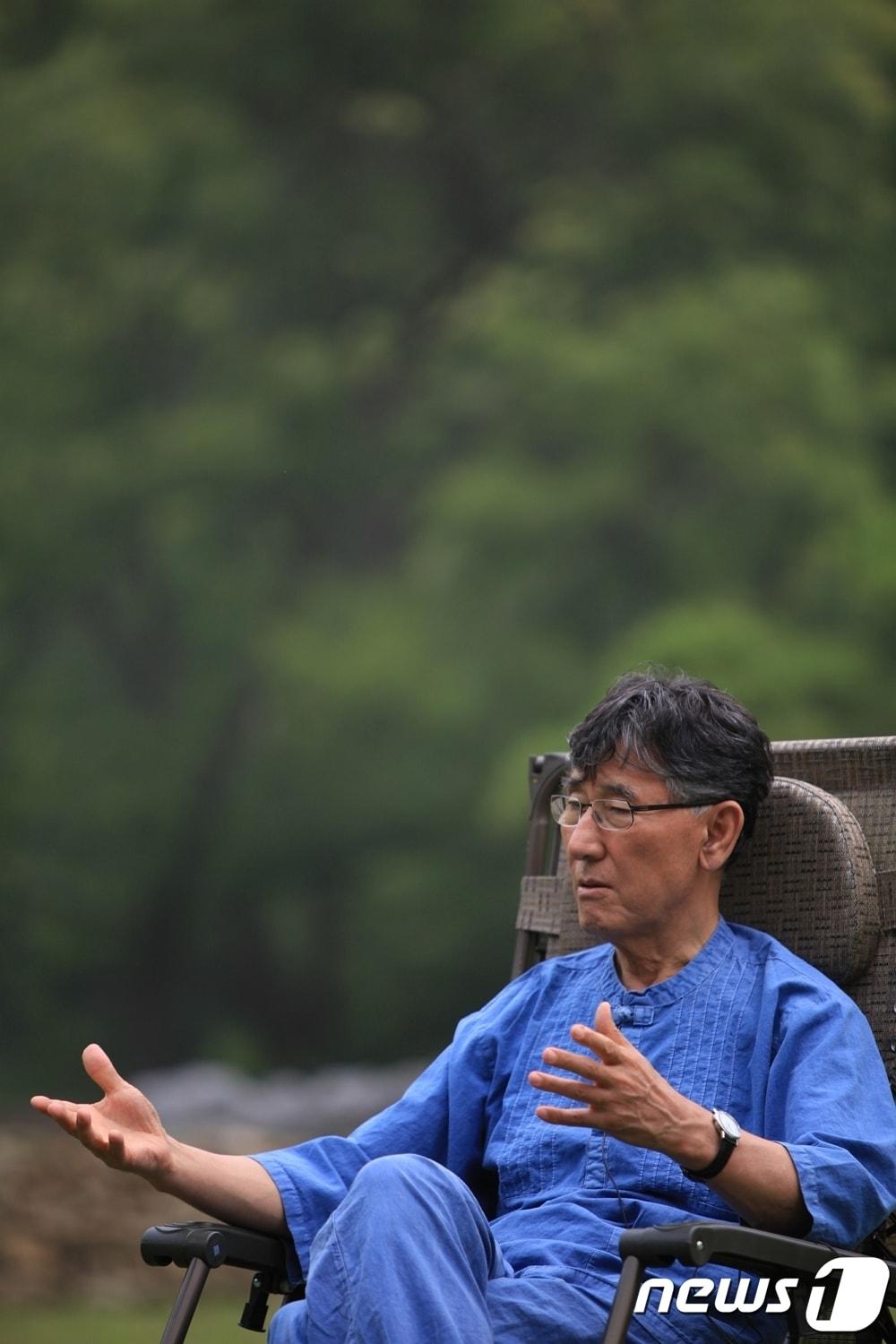 본문 이미지 - 홍천 힐리언스 선마을에서 이시형 박사. 해가 지나면 구순을 바라보는 나이지만 이 박사는 초고령사회로 진입할 대한민국을 위해 여전히 할 일이 많다고 말한다.(이시형 박사 제공) 2022.11.10/뉴스1