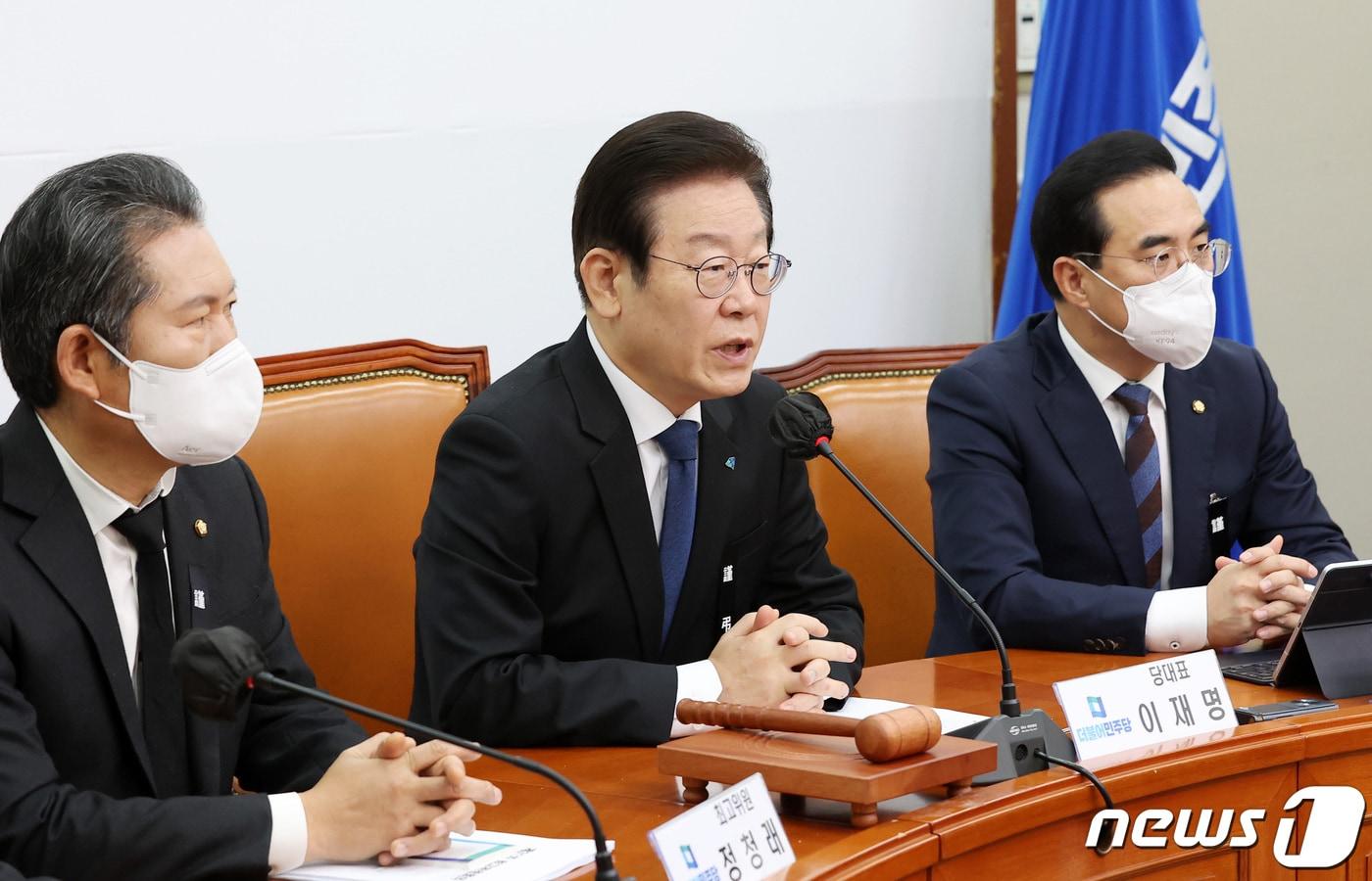 본문 이미지 - 이재명 더불어민주당 대표가 11일 서울 여의도 국회에서 열린 최고위원회의에서 발언하고 있다. 2022.11.11/뉴스1 ⓒ News1 조태형 기자