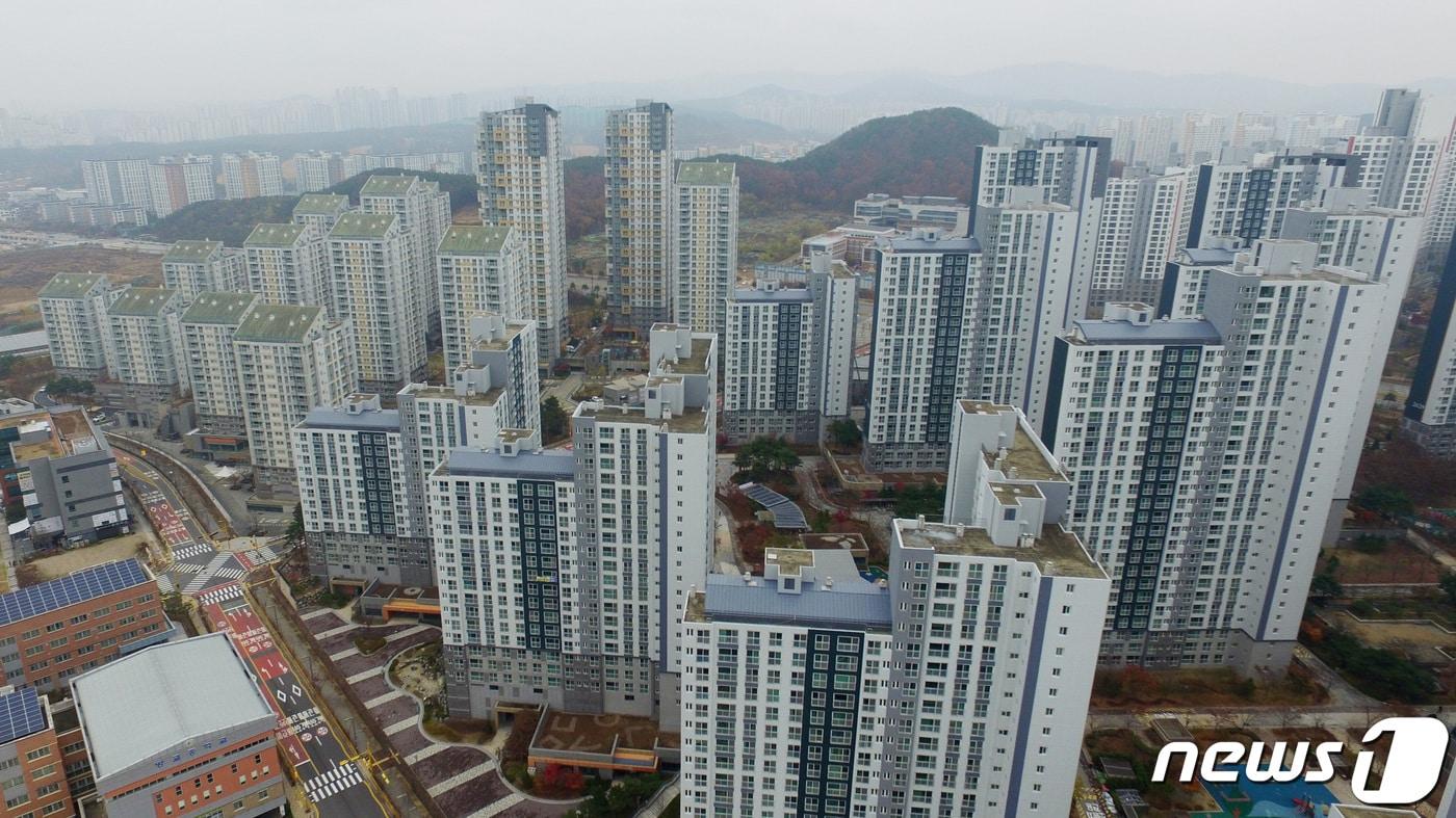 경기도가 무주택 서민의 주거안정을 위해 4억원 이하 주택 생애 최초 취득자에 대해 취득세 면제를 추진한다. 취득세 면제는 다음달 &#39;경기도 도세 감면조례&#39; 개정 및 공포를 거쳐 10월 중순께 시행될 전망이다./뉴스1 ⓒ News1 김영운 기자