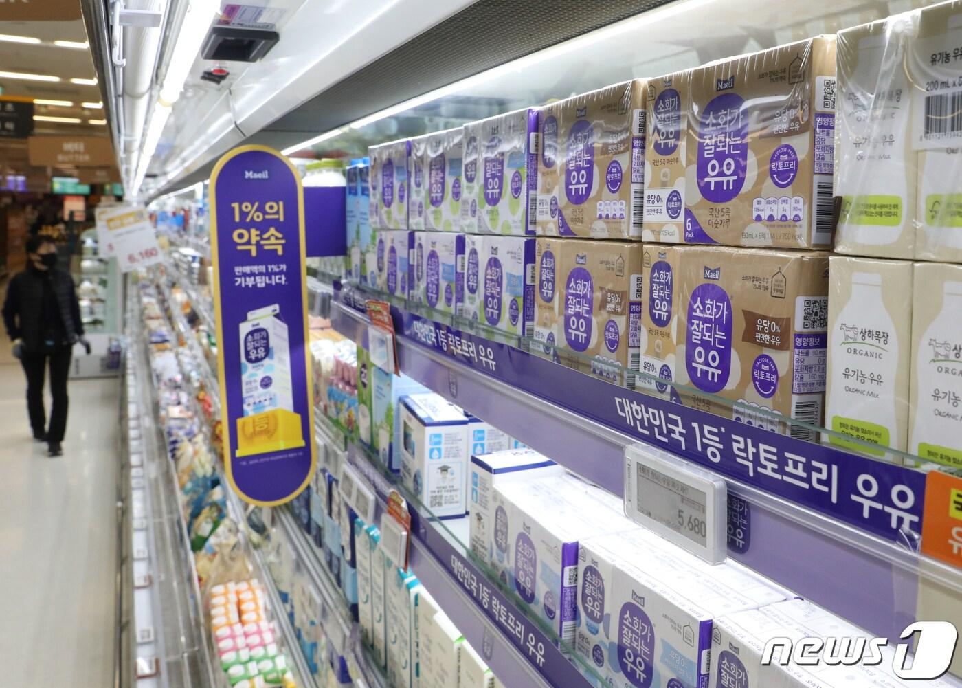 본문 이미지 - 서울 한 대형마트에 멸균우유가 진열된 모습(사진은 기사 내용과 무관함) ⓒ News1 송원영 기자