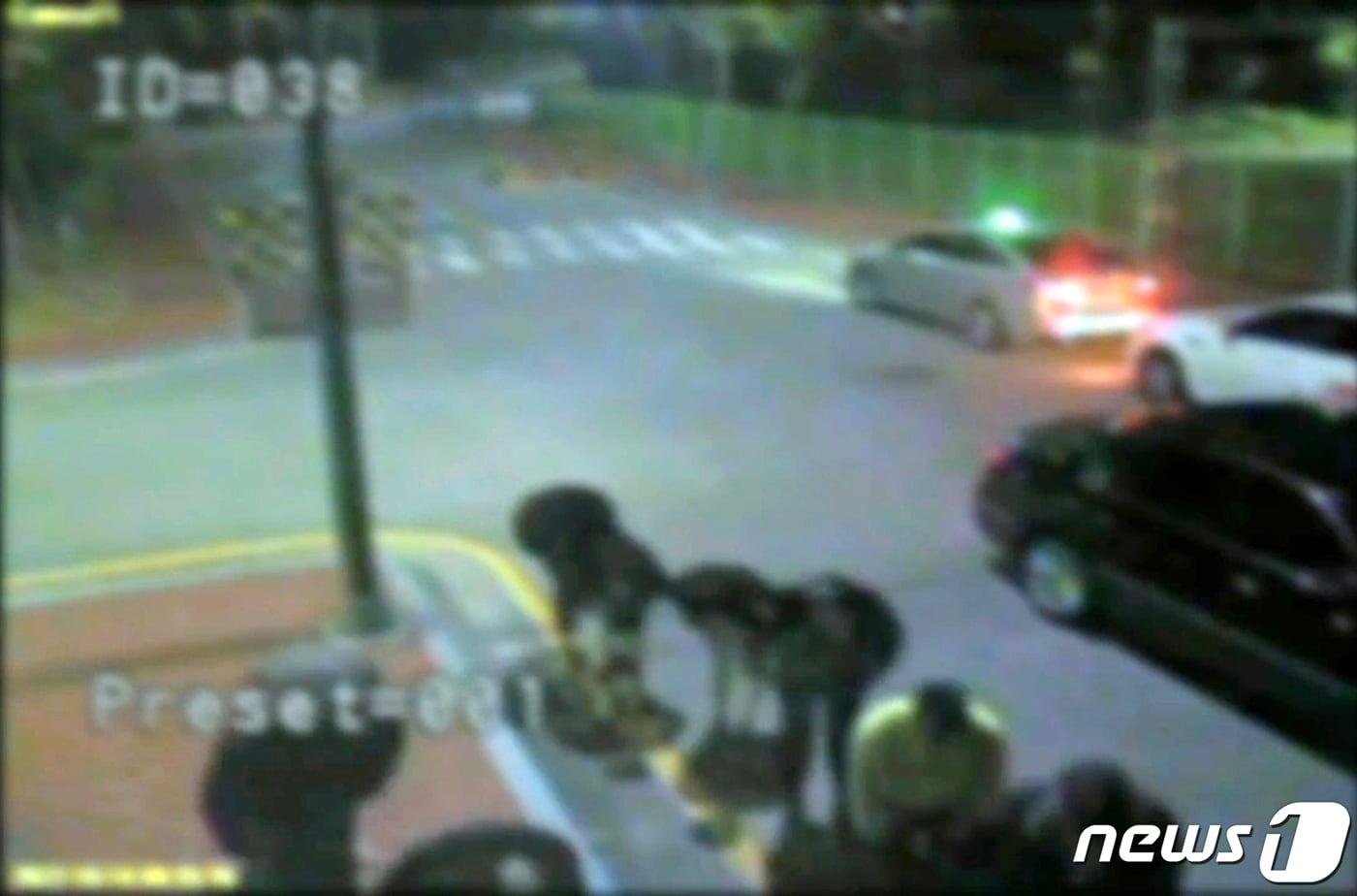 지난 1월27일 오전 광주 서구 치평동의 한 술집에서 국제PJ파 조직원과 OB파 조직원의 폭행사건이 발생했다. 사진은 당시 폐쇄회로(CC)TV에 찍힌 이들의 모습. (광주지방검찰청 제공) 2022.11.14/뉴스1 ⓒ News1 최성국 기자