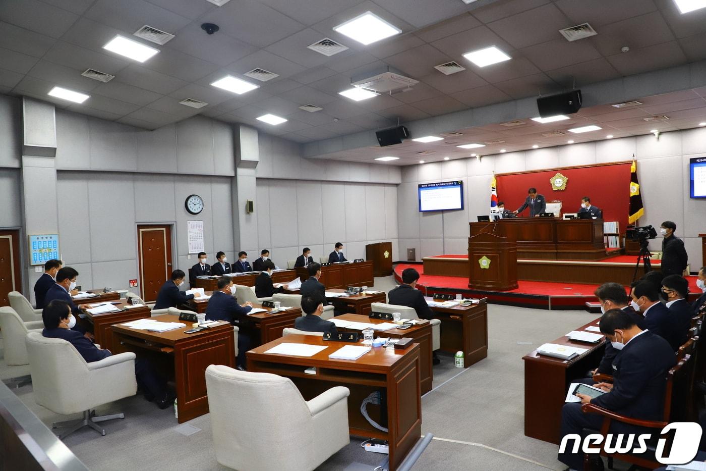 본문 이미지 -  전북 고창군의회 제294회 제2차 정례회가 16일 개회하고 다음 달 16일까지 31일 간의 의정활동에 들어갔다. 고창군의회 본회의장(고창군의회 제공)2022.11.16/뉴스1  