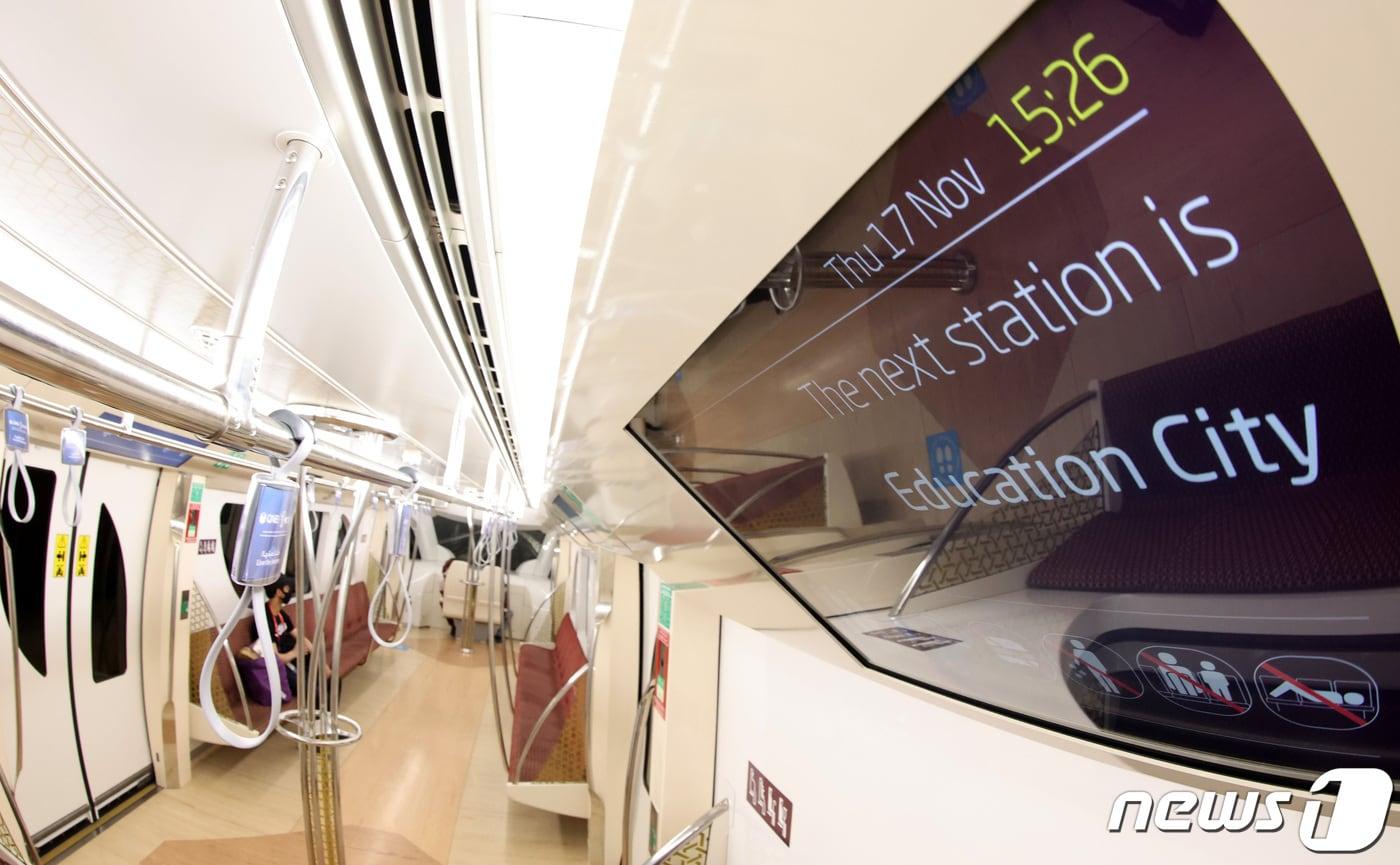 카타르 도하 지하철의 내부 모습.. 생각보다 이용객이 많지 않다. ⓒ News1 이동해 기자