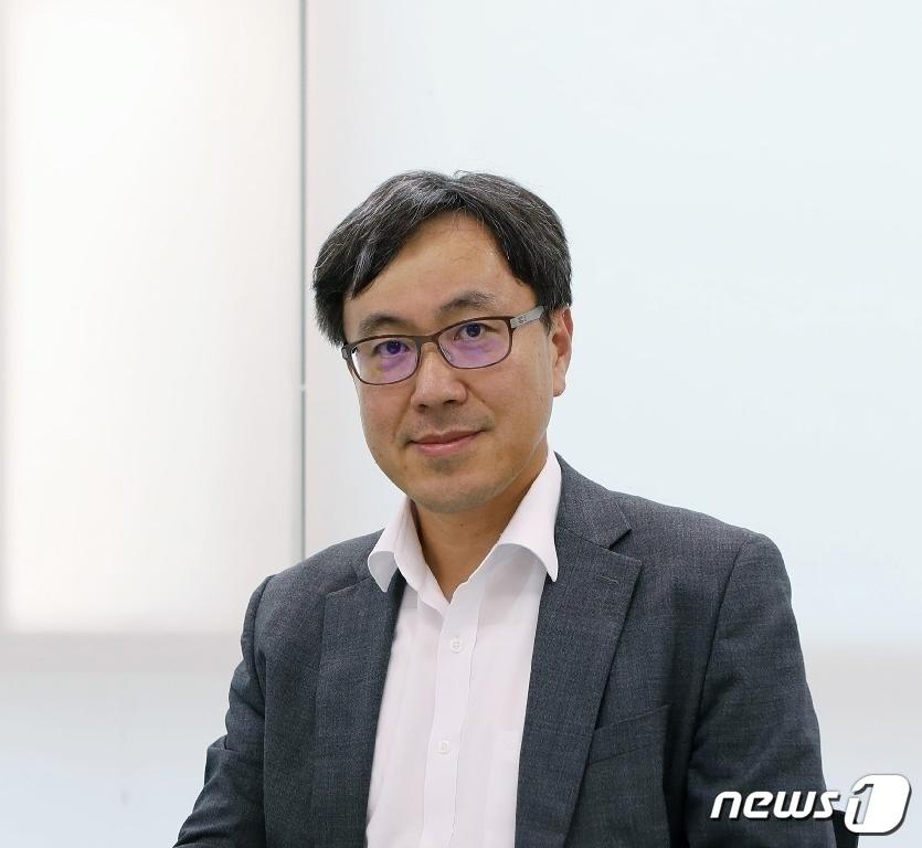 본문 이미지 - 김상문 국토부 건설정책국장이 뉴스1과 인터뷰를 진행하고 있다.